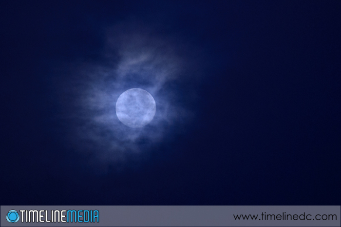 Early-morning-full-moon-©TimeLine-Media